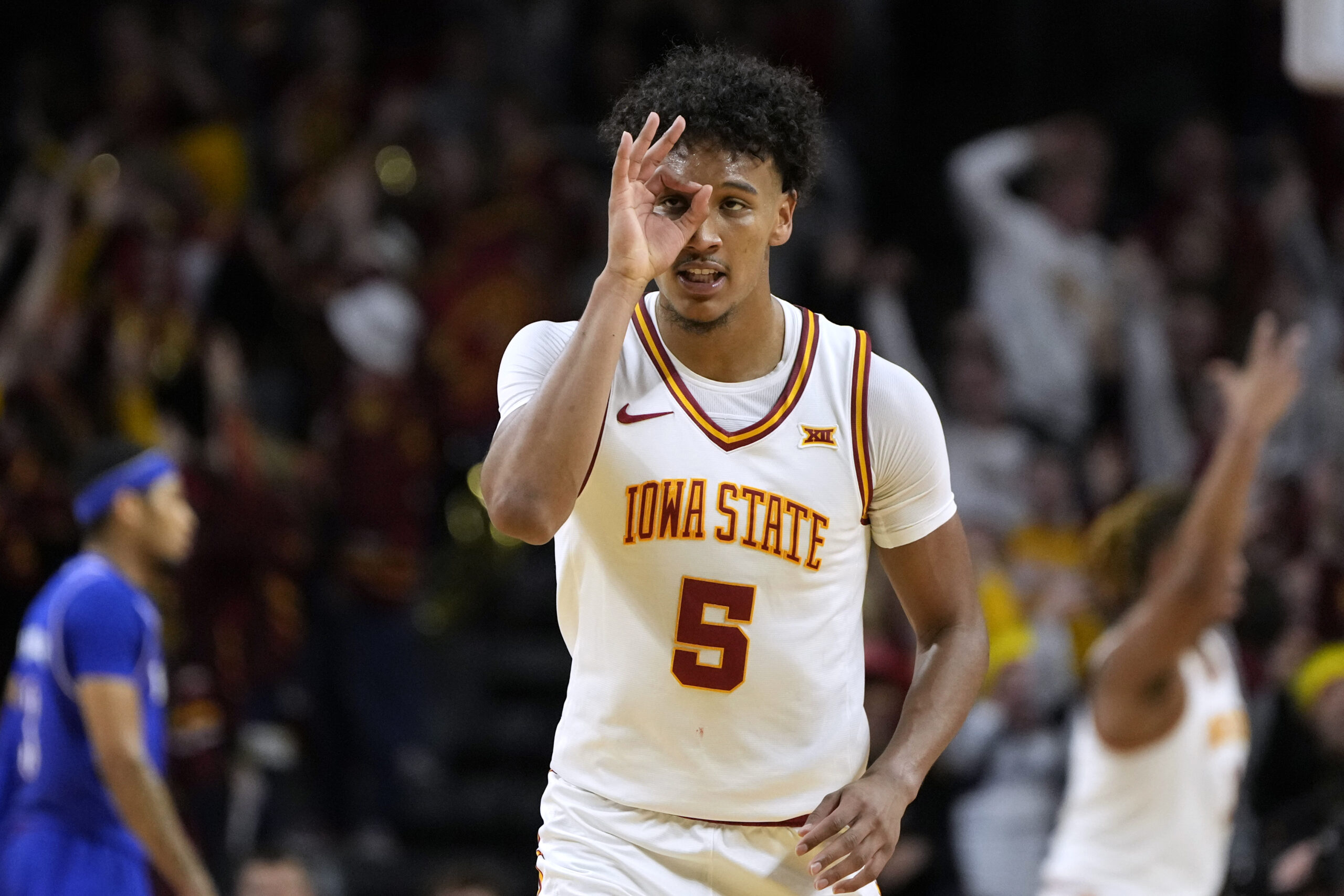 WVU celebrates legend Jerry West as underdogs against No. 2 Iowa State